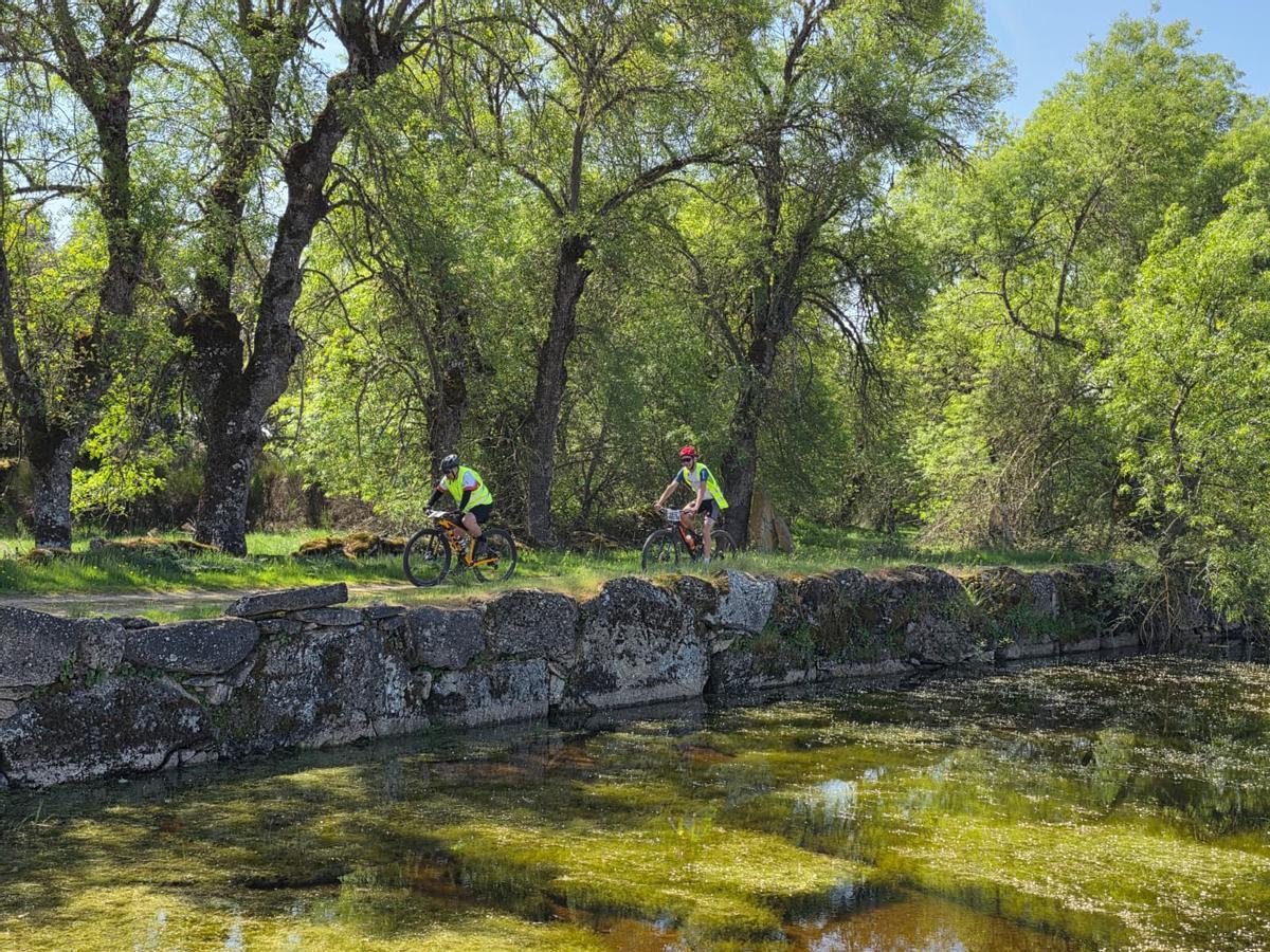 GALERÍA | El ciclismo y el Duero unen La Raya
