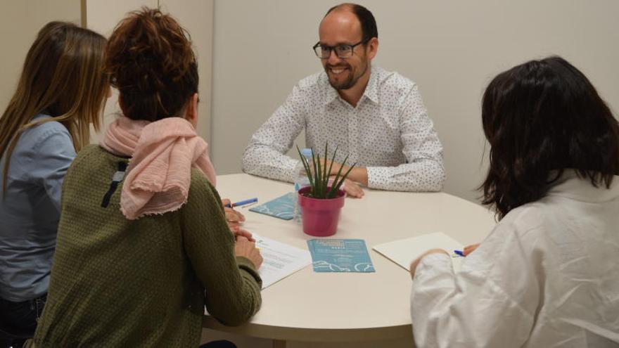 David Font amb professionals del servei al Consell