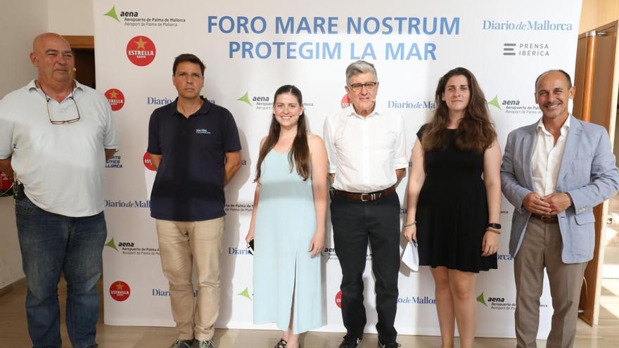 Joan Mercant; Aniol Esteban; Aurora Ribot; Pere Oliver; María Jesús Riera, coordinadora del Club DM y el  gerente de Diario de Mallorca, Sebastián Oliver durante el Foro Mare Nostrum.