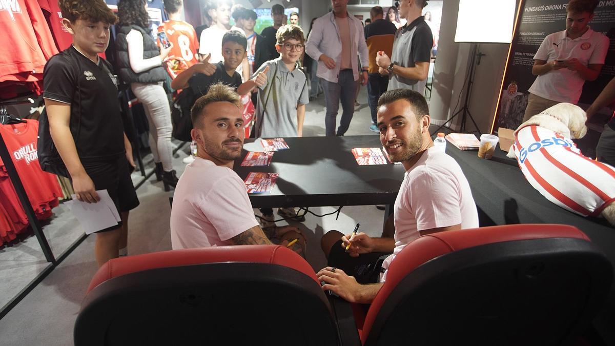 Expectació per una firma d’Èric Garcia i Aleix Garcia a la botiga oficial del Girona