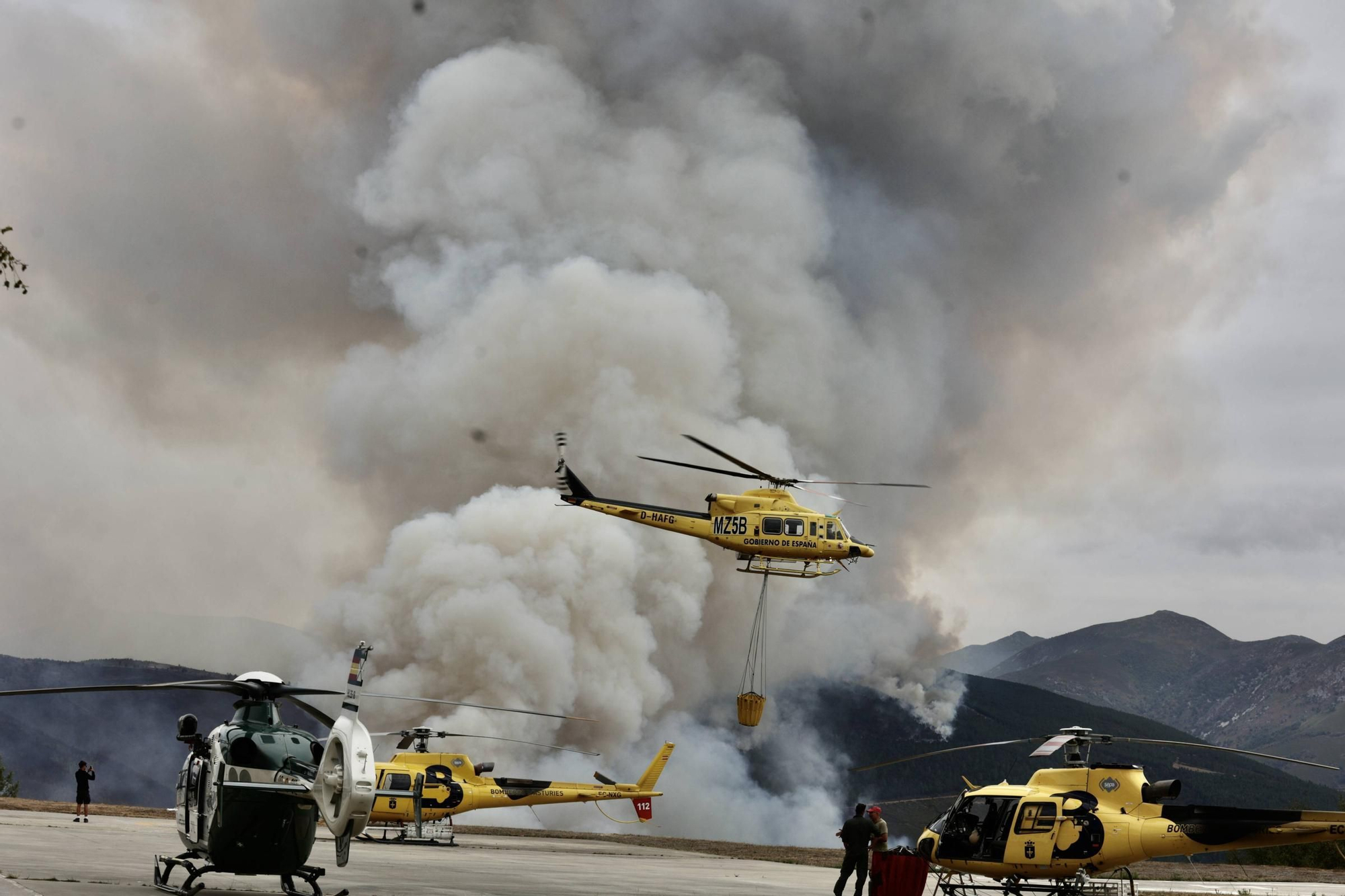 EN IMÁGENES: La evolución del incendio de Ibias