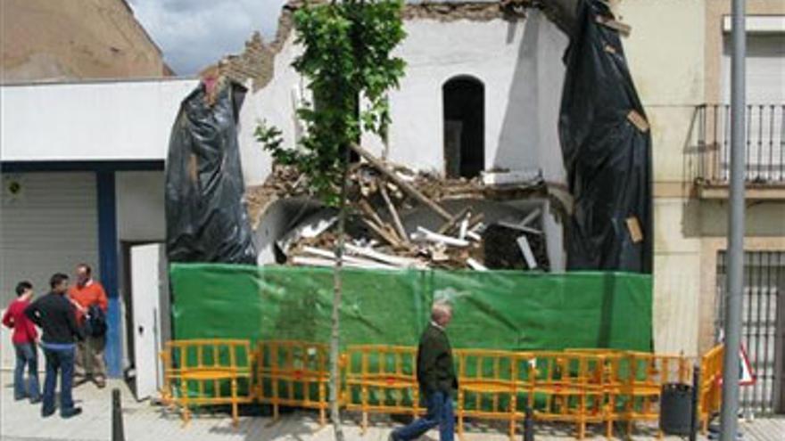 Desescombro de la casa caída por la lluvia