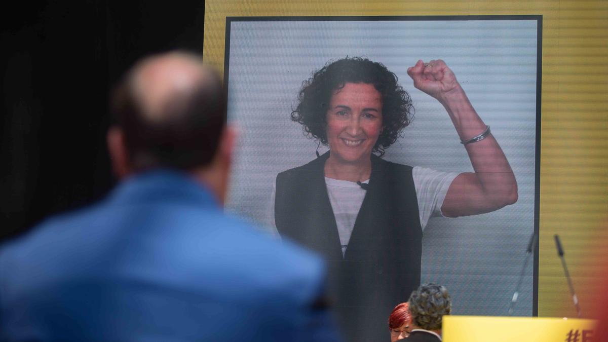 Archivo - La secretaria general de ERC, Marta Rovira, interviene de manera telemática durante un acto de campaña electoral de ERC, en la Fira de Cornellà, a 20 de mayo de 2023, en Cornellà de Llobregat
