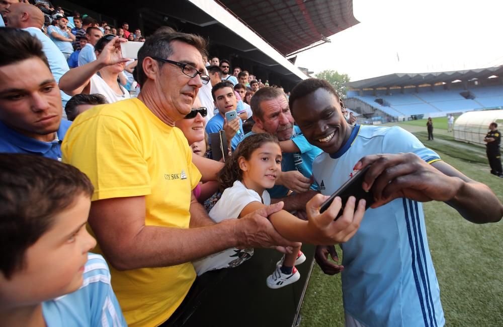 El jugador danés hizo su puesta de largo en Balaídos frente a 300 aficionados: "Elegí al Celta por su buen fútbol", dijo.