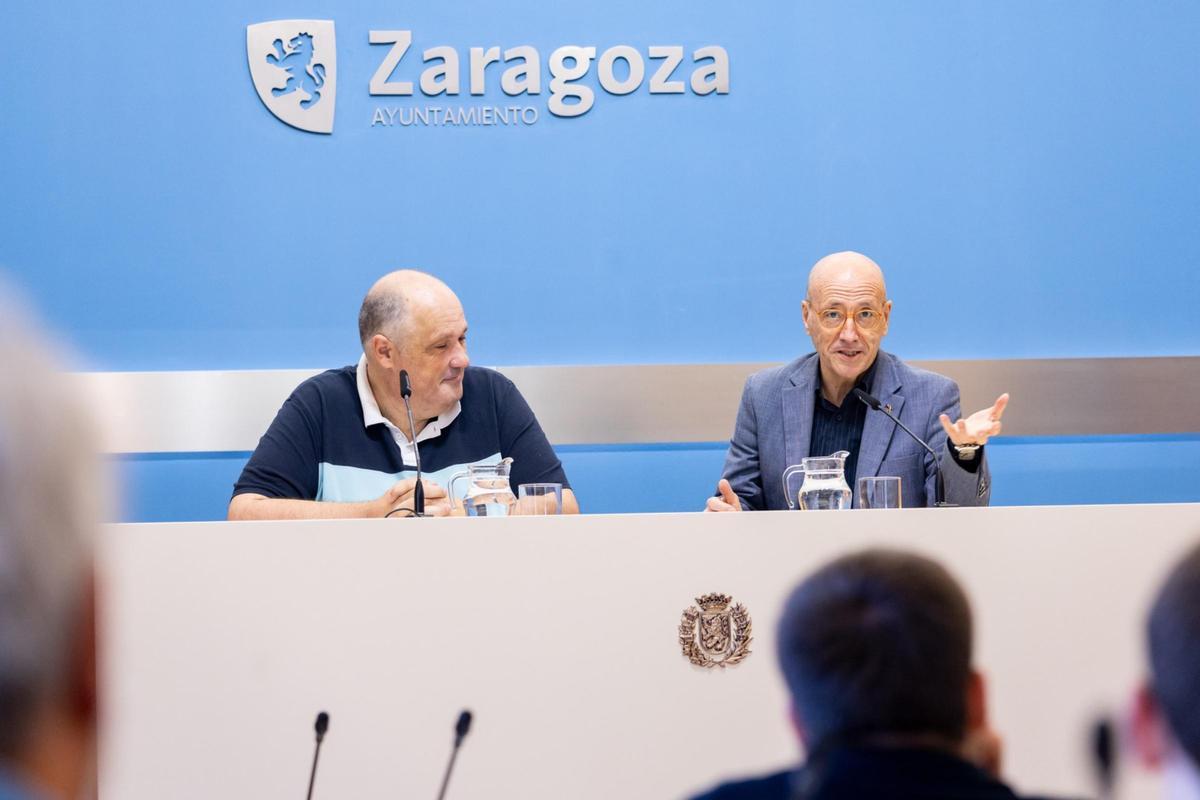 José Ángel Equiza, presidente de Dominicos, y Félix Brocate, concejal de Deportes, en la presentación.