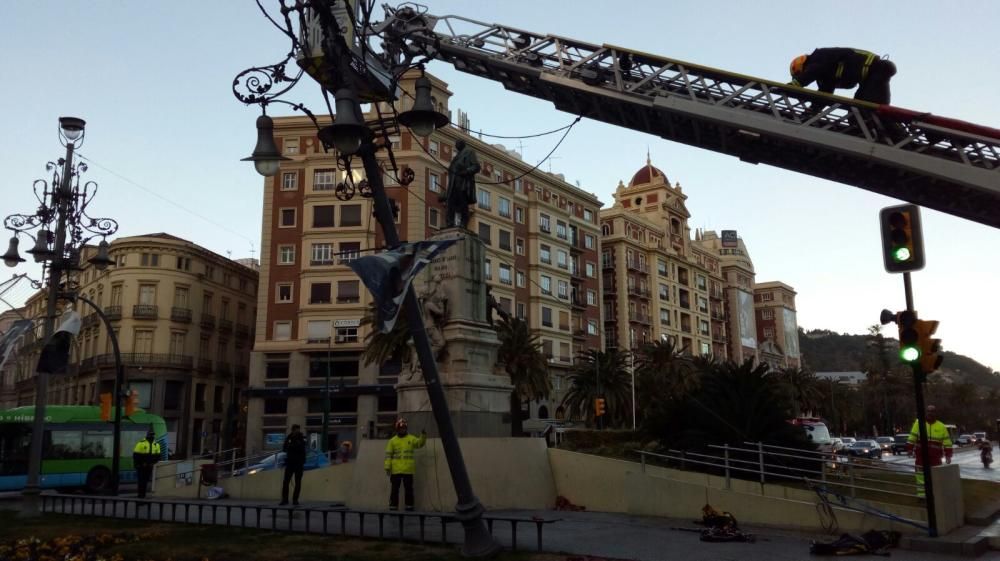 Actuaciones de los bomberos el pasado domingo a causa de la caída de mobiliario urbano a causa de las fuertes rachas de viento