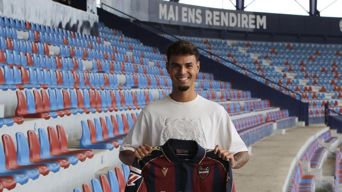 Dani Cervera cuando fichó por el Atlético Levante.