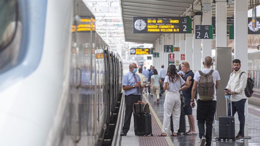 Retrasos en los trenes de alta velocidad Madrid - Levante por el accidente de una persona en la vía