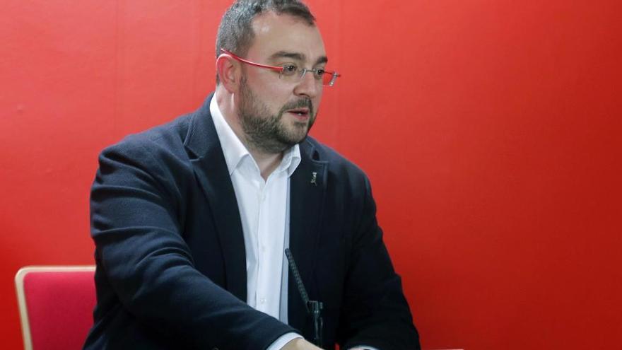 Adrián Barbón, tras la ejecutiva del PSOE de Asturias en la que valoraron el vuelco electoral de Andalucía.