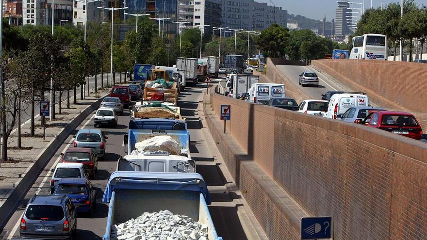 La ronda Litoral inicia dos meses de cortes nocturnos para pavimentar la zona del Moll de la Fusta
