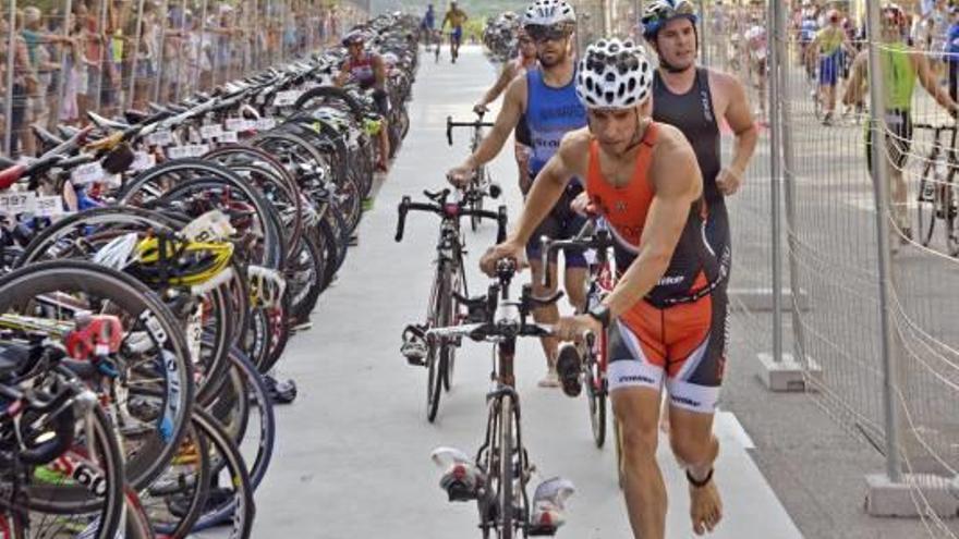 Lleno absoluto en el triatlón de Antella