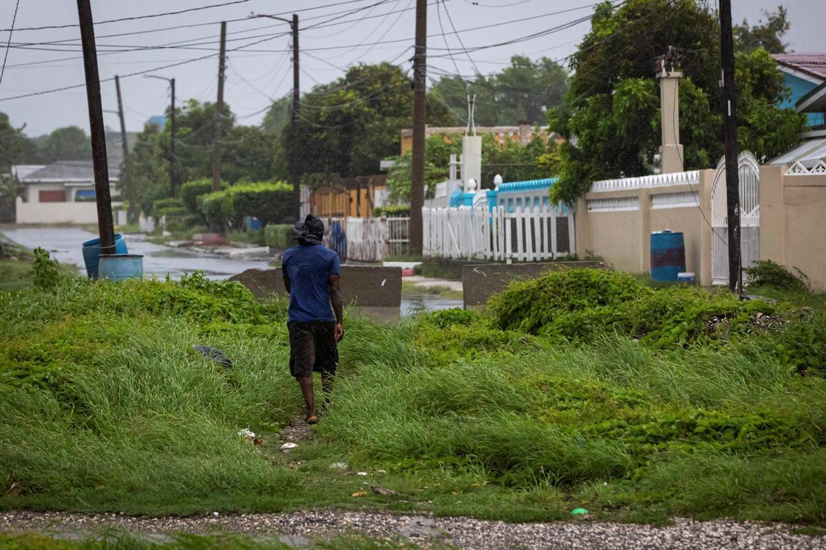 El huracán Beryl golpea Jamaica