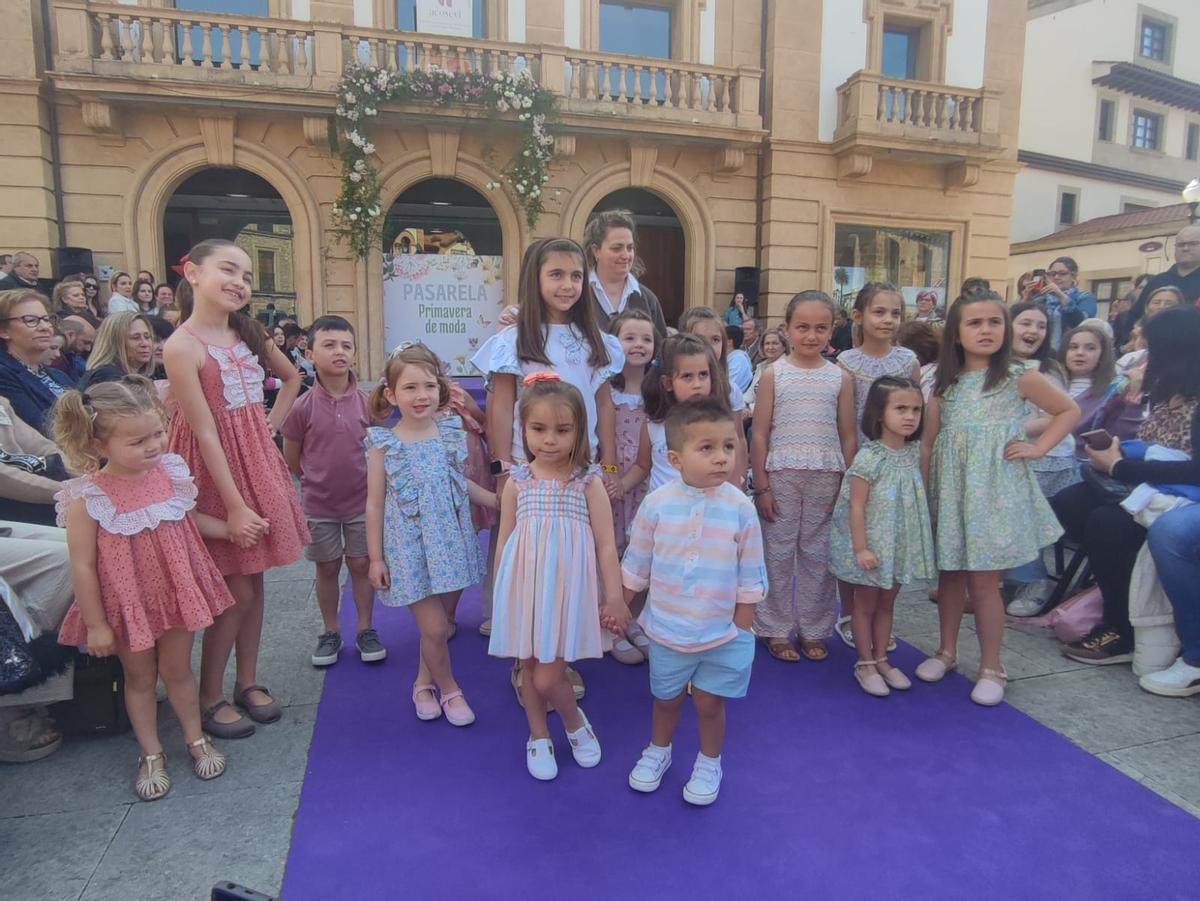 El desfile de moda de Villaviciosa, en imágenes El desfile de moda de Villaviciosa, en imágenes