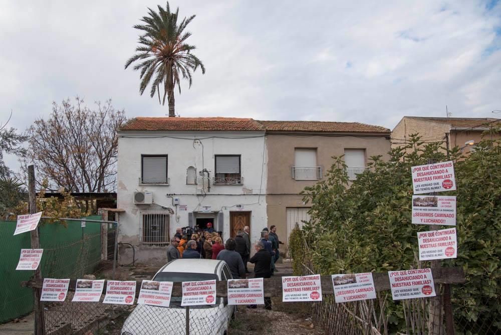 Desahuciada con 65 años, un hijo y dos nietos en Las Torres de Cotillas