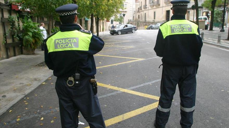 Policías locales de Extremadura exigen poder ejercer sin la uniformidad oficial