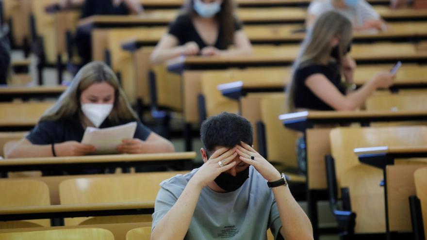 El TSJC obliga a ofrecer a los alumnos catalanes en qué lengua cooficial quieren el examen de selectividad