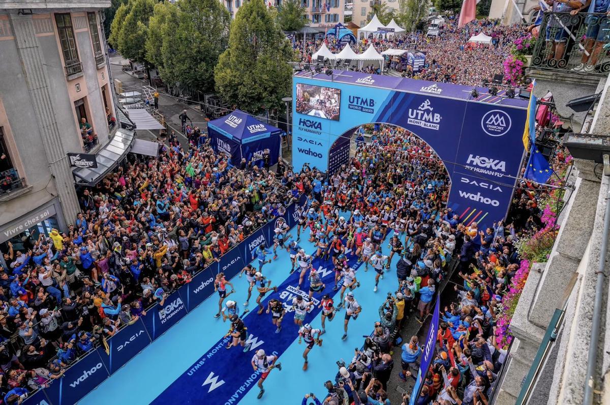 La salida de la UTMB en la localidad de Chamonix