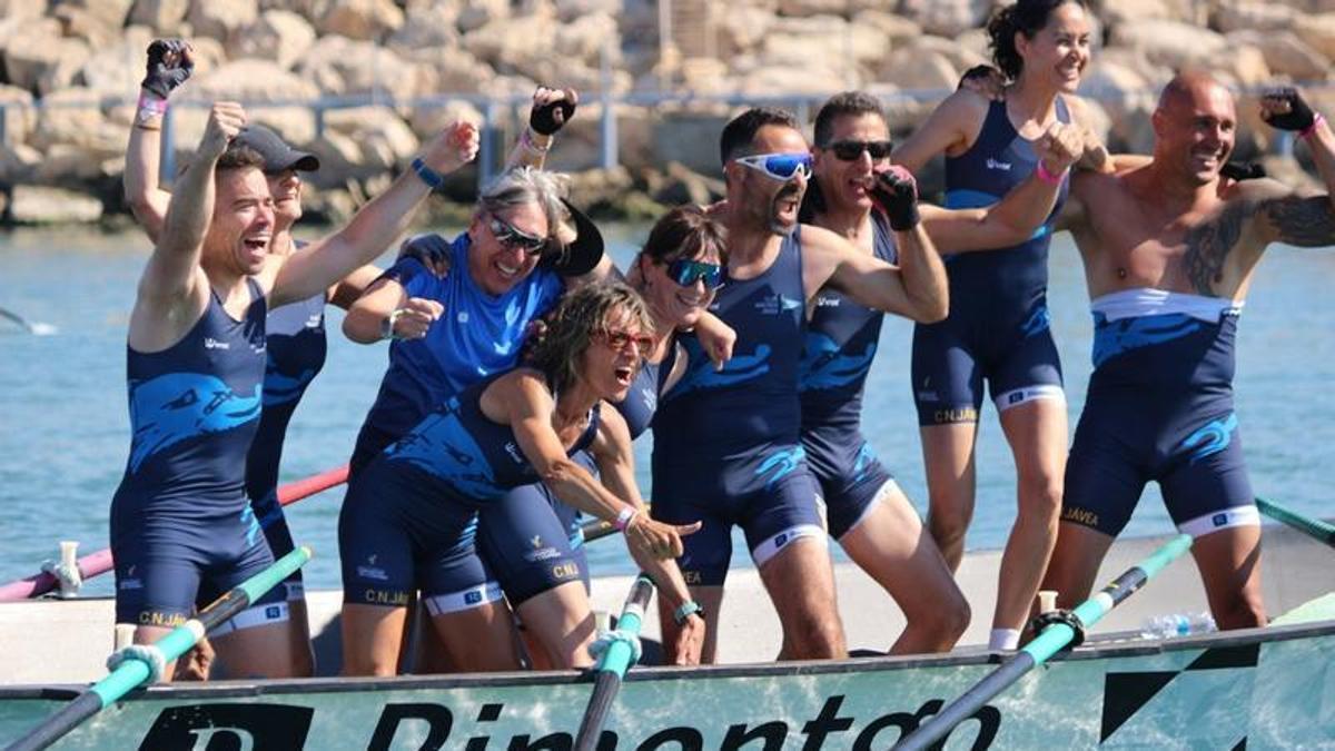 El Club Náutico de Jávea firmó un fin de semana histórico en el Campeonato de España de Banco Fijo, logrando el título de Campeón de España en la categoría Veterano Mixto.