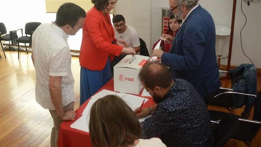 Votación en las primarias del pasado mes de mayo. // R. Vázquez