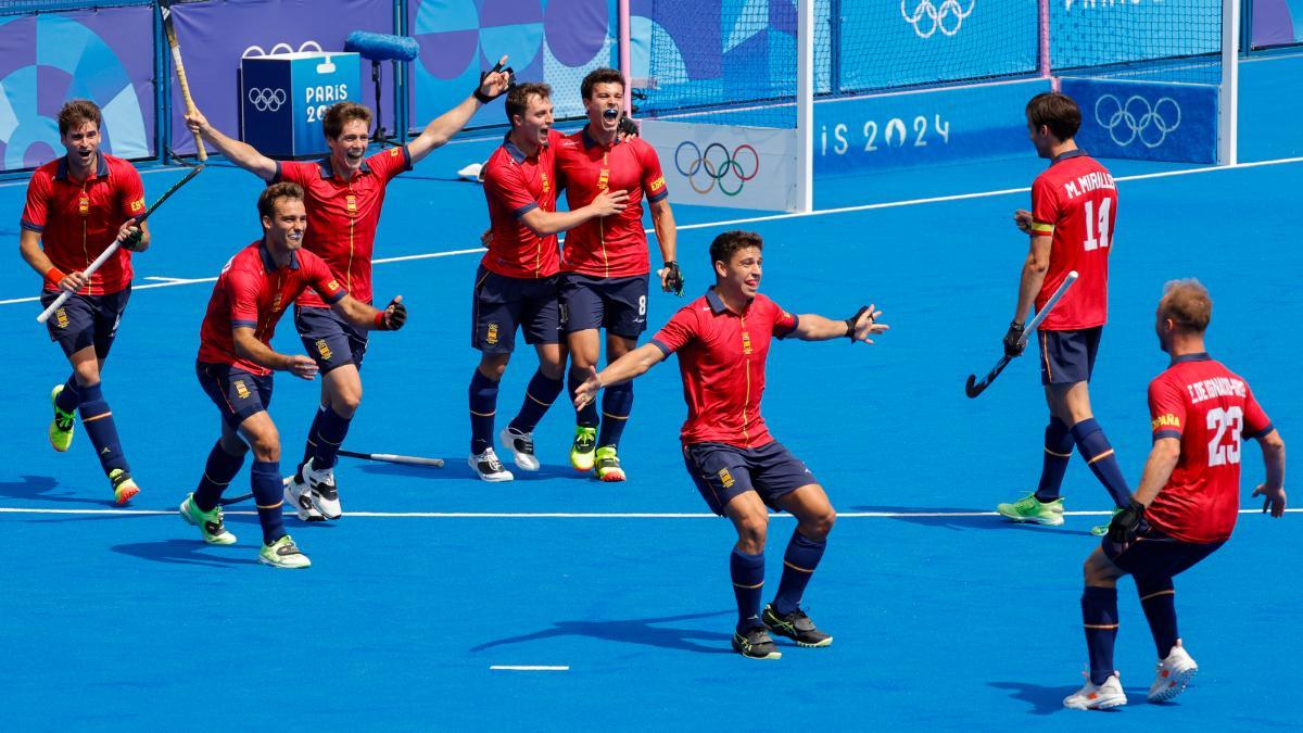 Jugadores de la selección española celebran su victoria tras el partido de cuartos de final entre Bélgica y España