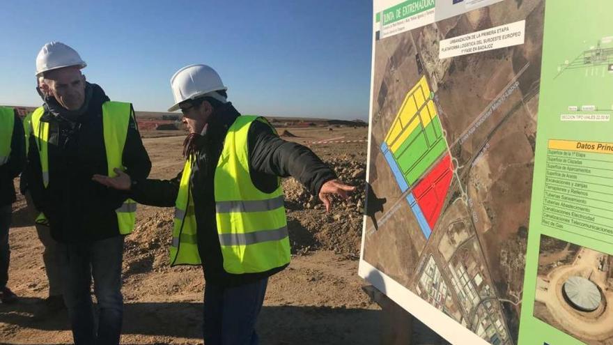 Las primeras empresas podrán instalarse en el plataforma logística de Badajoz en mayo de 2018