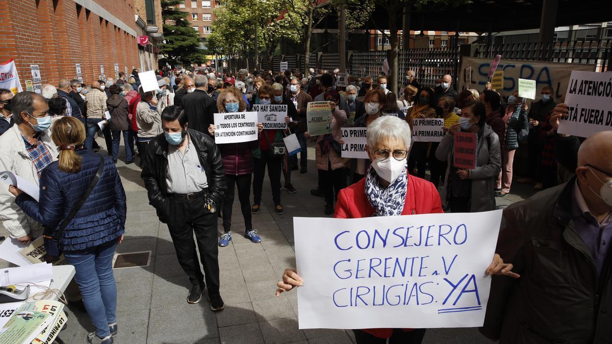 Protesta vecinal en el centro de salud de Severo Ochoa