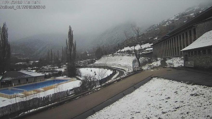 La nieve regresa a varias zonas del pirineo oscense