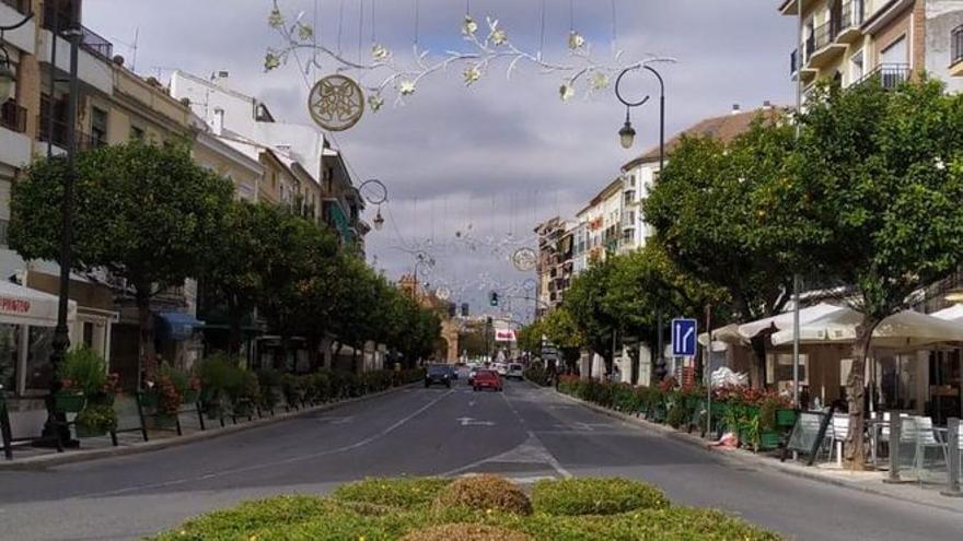 El alumbrado ya está instalado en las calles de Antequera.