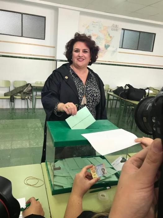 Teresa Jiménez vota