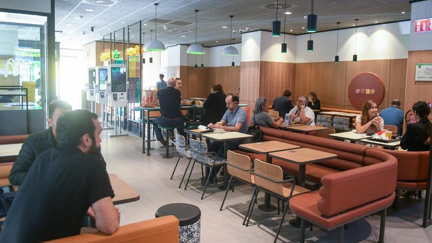 Así fue la apertura del nuevo McDonalds de Los Cantones, en el centro de A Coruña