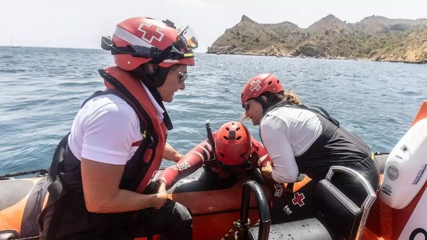 Cada vez más mujeres al frente de las embarcaciones de Salvamento Marítimo