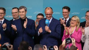Friedrich Merz, líder de la Unión Demócrata Cristiana (CDU), en el centro, pronuncia un discurso en el evento de la noche electoral del partido en Berlín, Alemania, el domingo 23 de febrero de 2025.