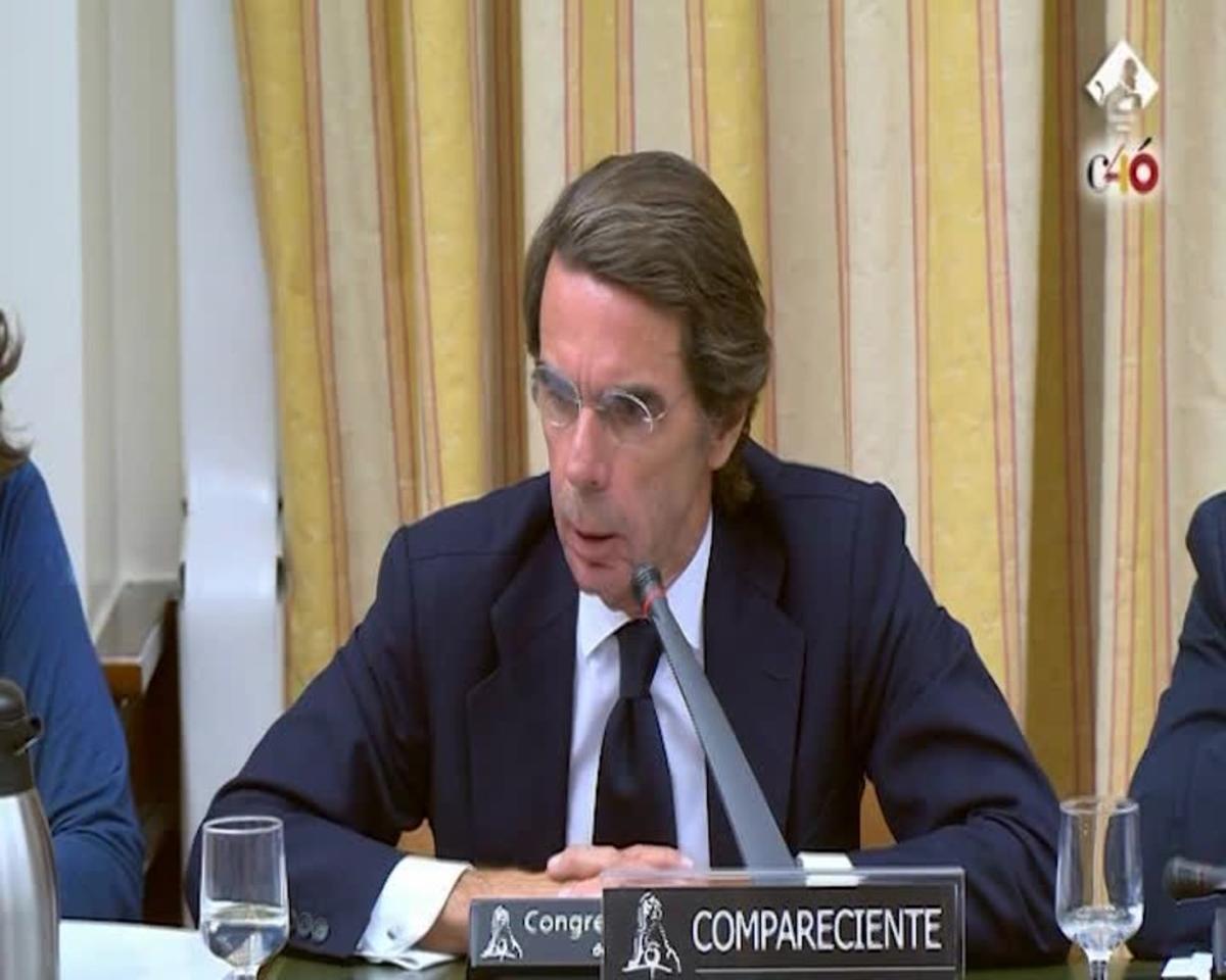 Aznar dice que se siente ’muy querido’ por su partido.