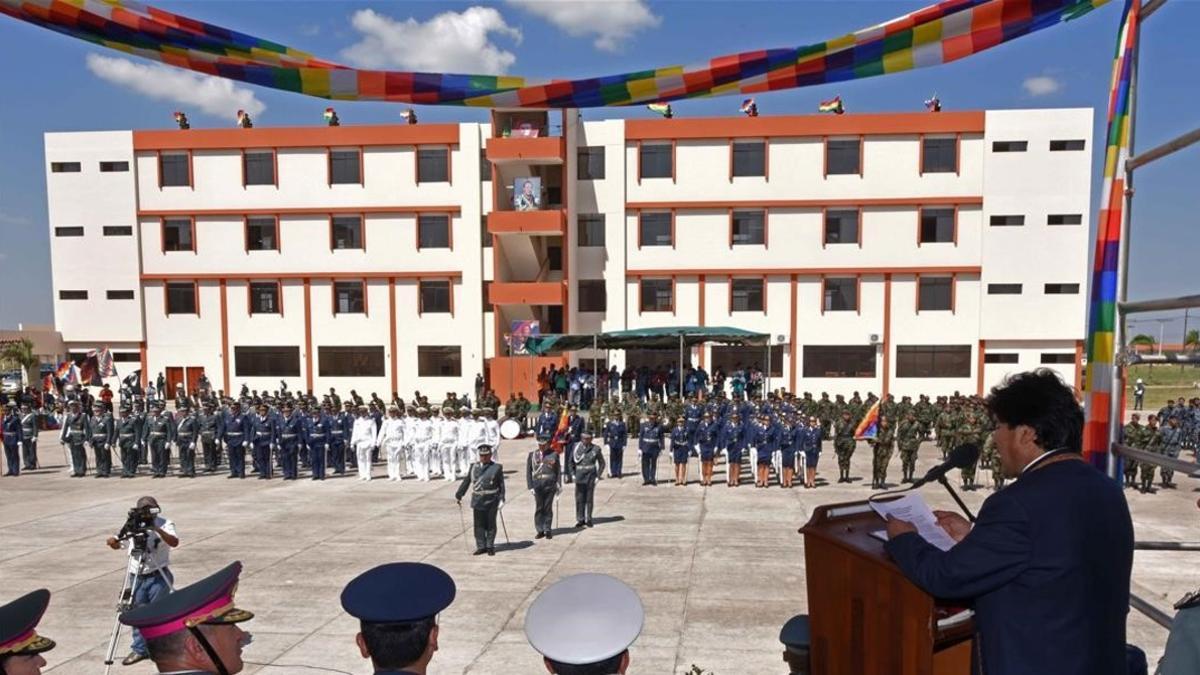 El presidente boliviano Evo Morales durante su discurso de inauguración de la academia militar.