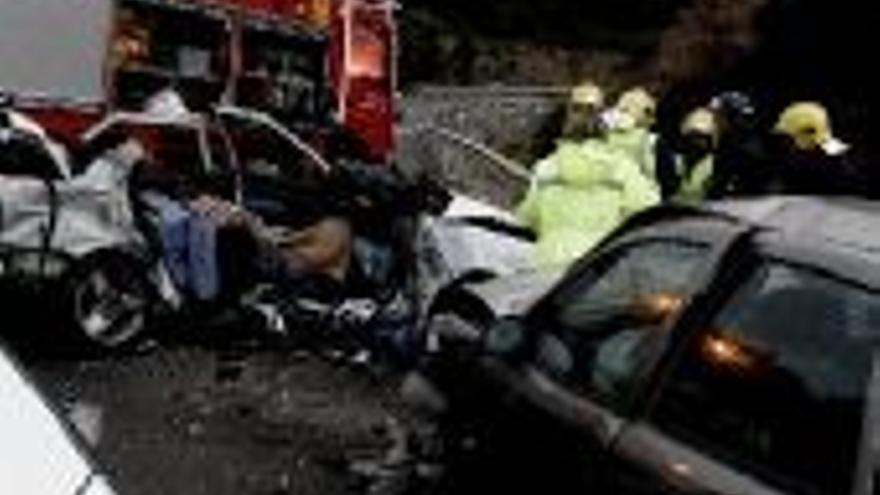 Cinco muertos y siete heridos en tres brutales accidentes de tráfico