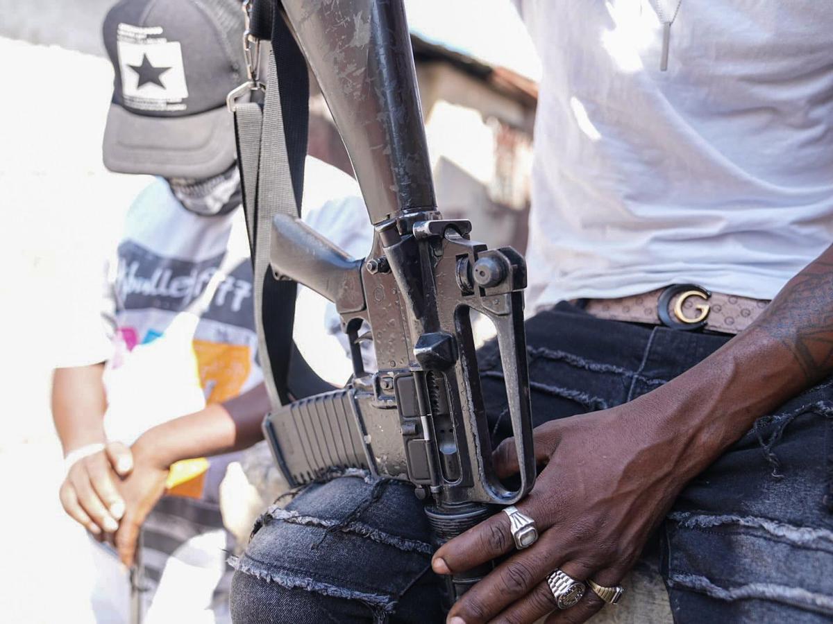 Un membro dunha pandilla haitiana. Deceas de persoas foron asasinadas o 29 de marzo en Artibonite. Culpan a pandilla Gran Grif