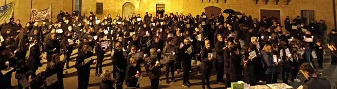 Teruel se viste de luto para exigir otro modelo de energías renovables