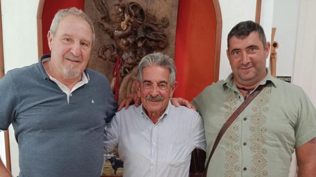 El 'cabrero youtuber' de Extremadura se encuentra con Miguel Ángel Revilla