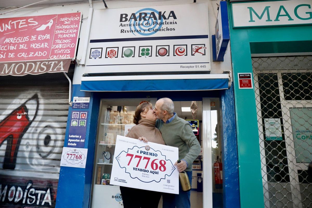 La administración de loterías Baraka, en la calle Ayala, vende 21 décimos del 77768, cuarto premio del Sorteo de Navidad