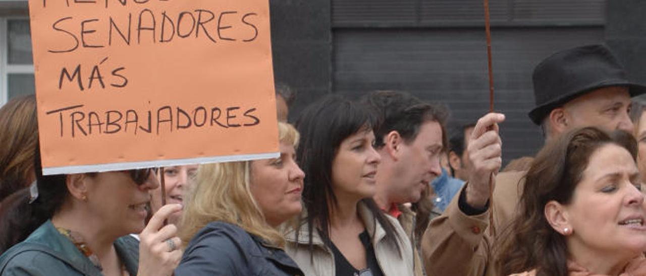 Protestas de empleados públicos por los recortes.