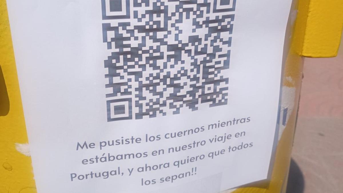 Imagen de una estafa 'por cuernos' con QR
