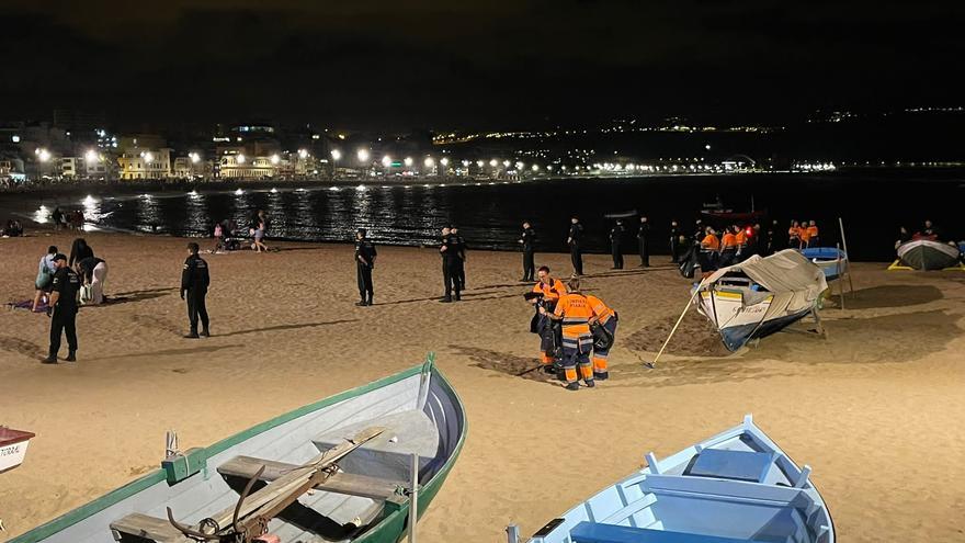 El Servicio de Limpieza recoge 6.200 kilos de residuos en Las Canteras tras la noche de San Juan