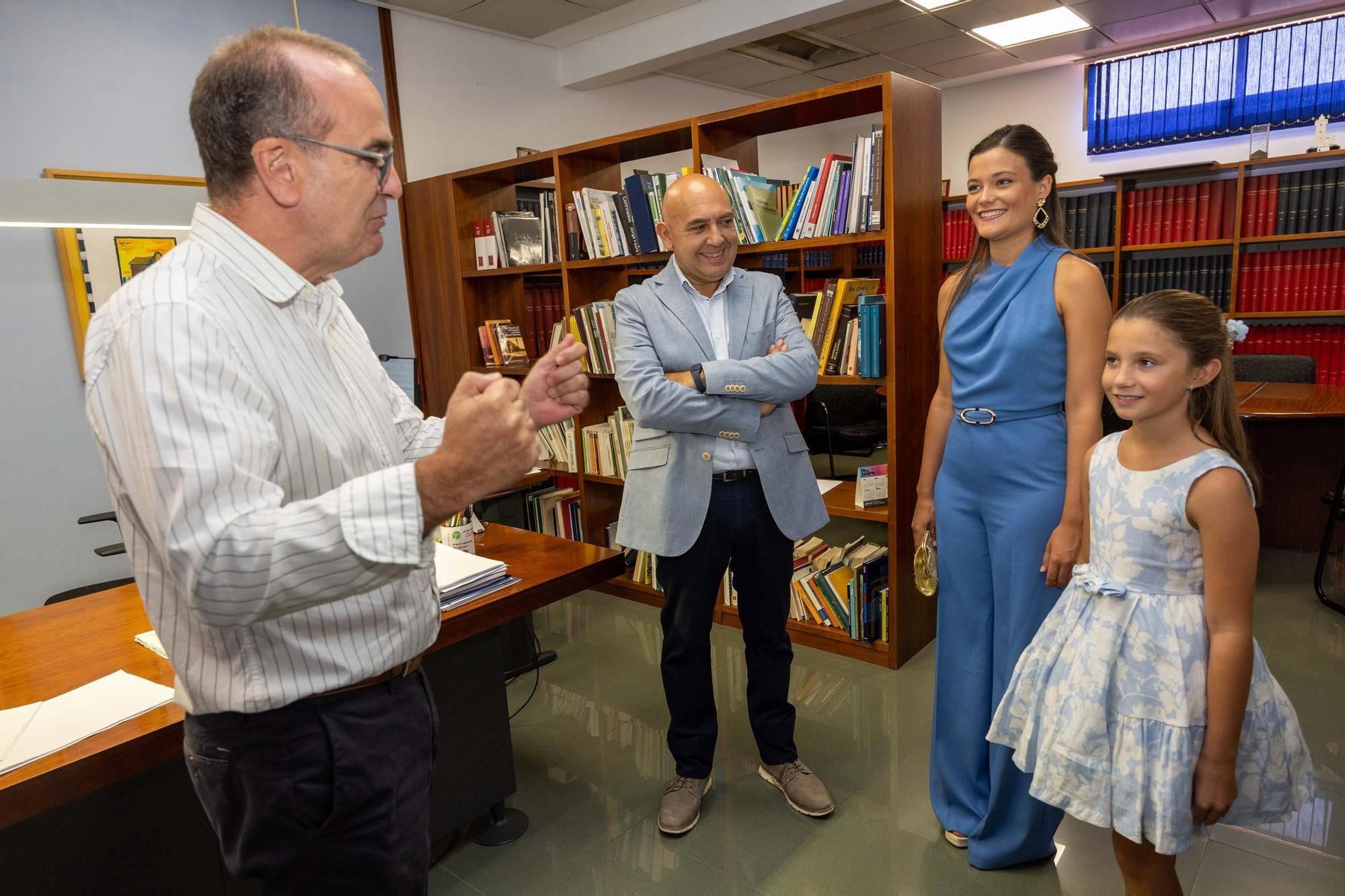 Visita de les reines de les festes a Mediterráneo i les claus de Collazos al front de la Junta