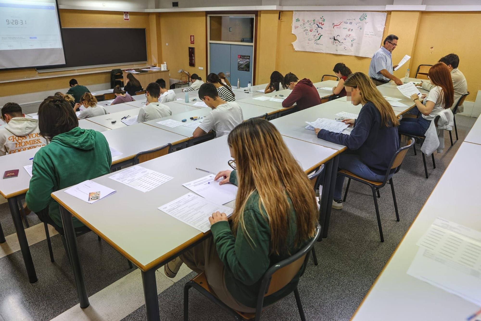 Exámenes acceso a la universidad en el Edificio de la UPV del Campus de Alcoy