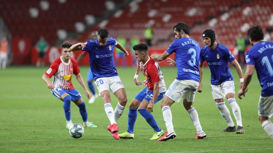 Una imagen del derbi de la pasada temporada disputado en El Molinón