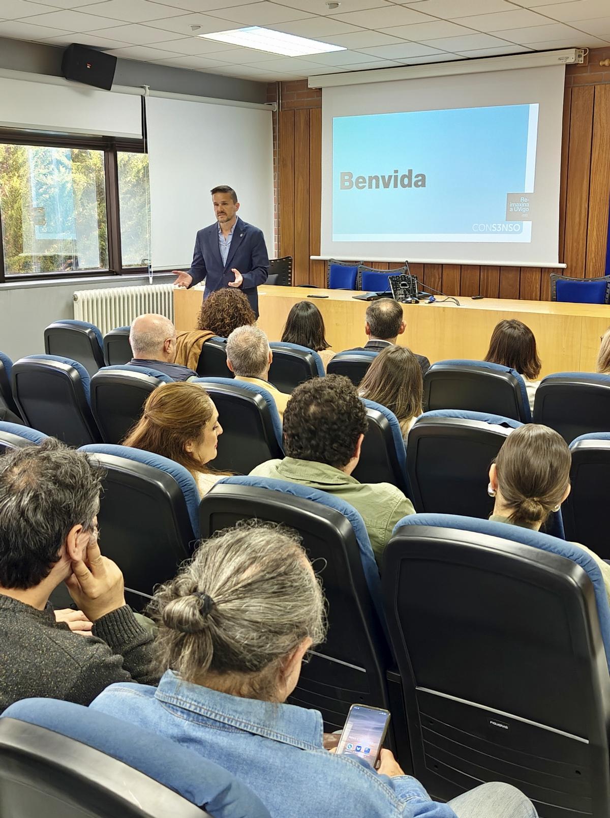 Jacobo Porteiro, durante uno de los actos electorales celebrados en el campus de Ourense.