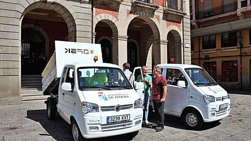 Nuevos vehículos eléctricos que estrena el Ayuntamiento de Zamora.