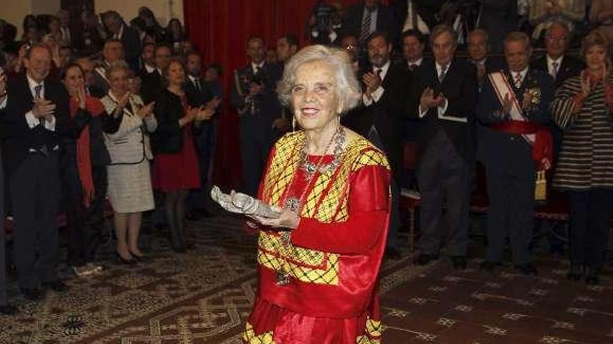 Elena Poniatowska muestra su lado reivindicativo al recoger el Cervantes