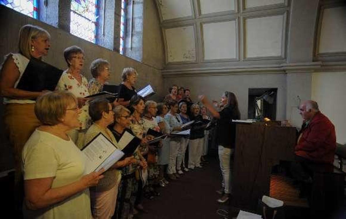 El sacerdote Juan Ventura presenta su disco en las fiestas patronales de Vilanova