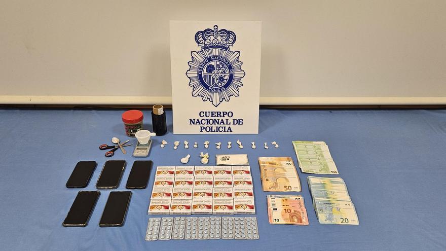 La Policía Nacional detiene a cuatro personas por traficar con drogas y viagra en Oviedo
